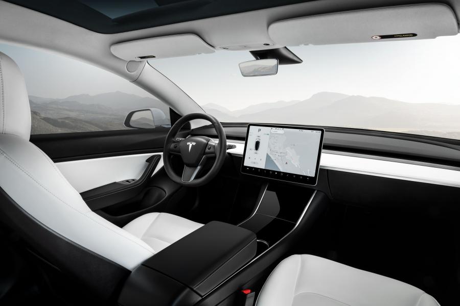 Интерьер Tesla Model 3 2017 года  (US) (фото 27 из 49)